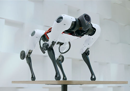 Tencent a annoncé les nouveaux progrès de son chien robot Max, qui peut se garer, franchir des obstacles et 