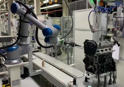 Les robots collaboratifs aident à la production automatique taux d'automatisation augmenter