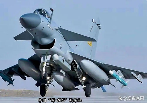 L'avion de combat chinois J-10C « Menglong » possède une forte puissance de feu